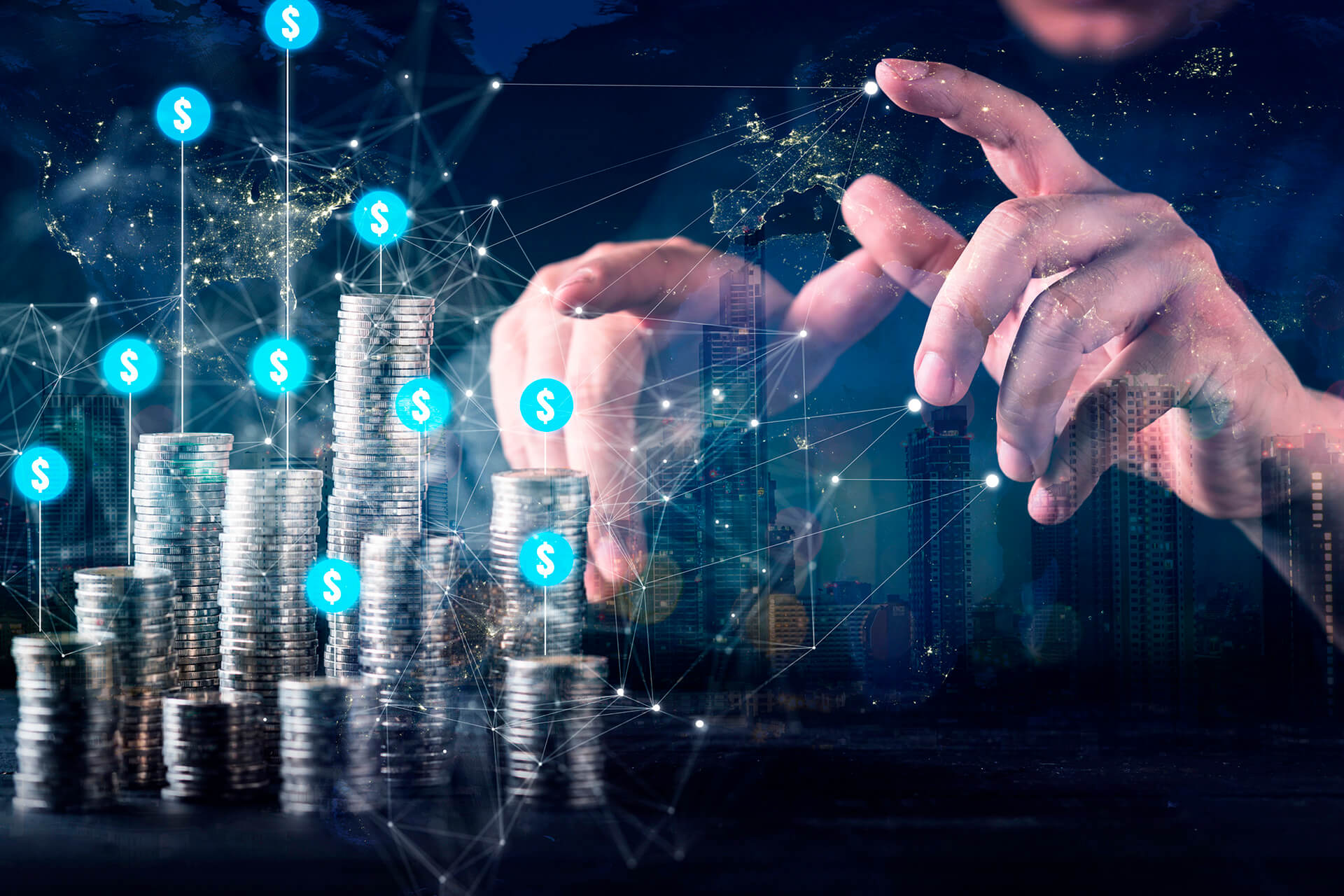 Mãos apontando para pilhas de moedas, significando captação de recursos.